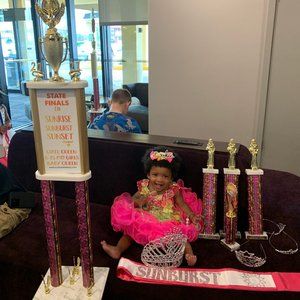 Hi I'm Rylie! Look out for my pageant purges!